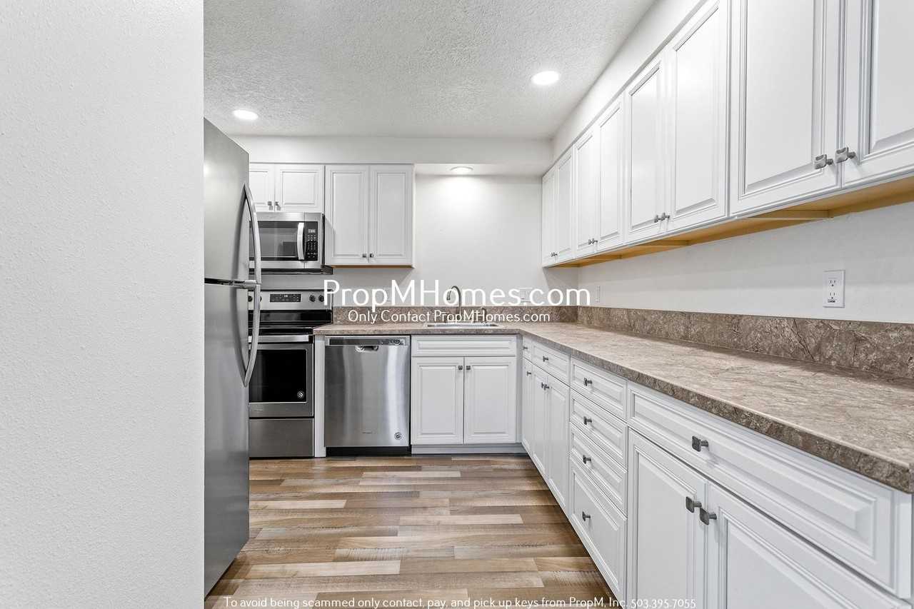 913 W Charles St #A - Photo 7 of 20