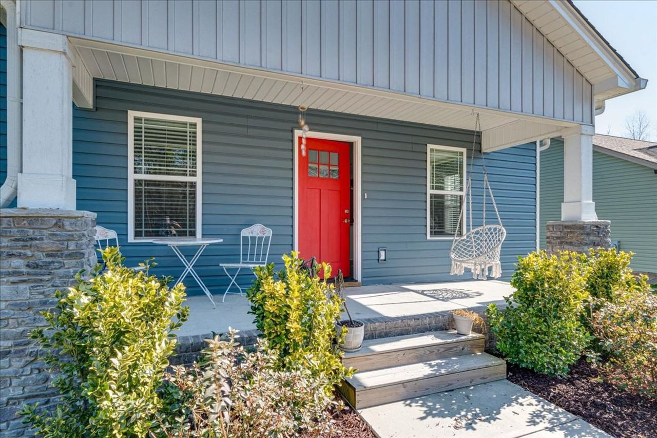 1109 Pond St Se - Photo 2 of 19