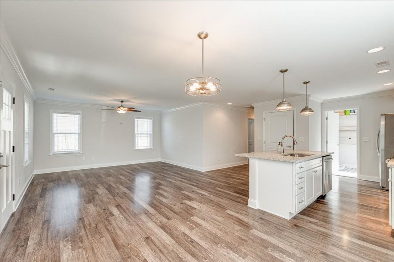 1109 Pond St Se - Photo 3 of 19