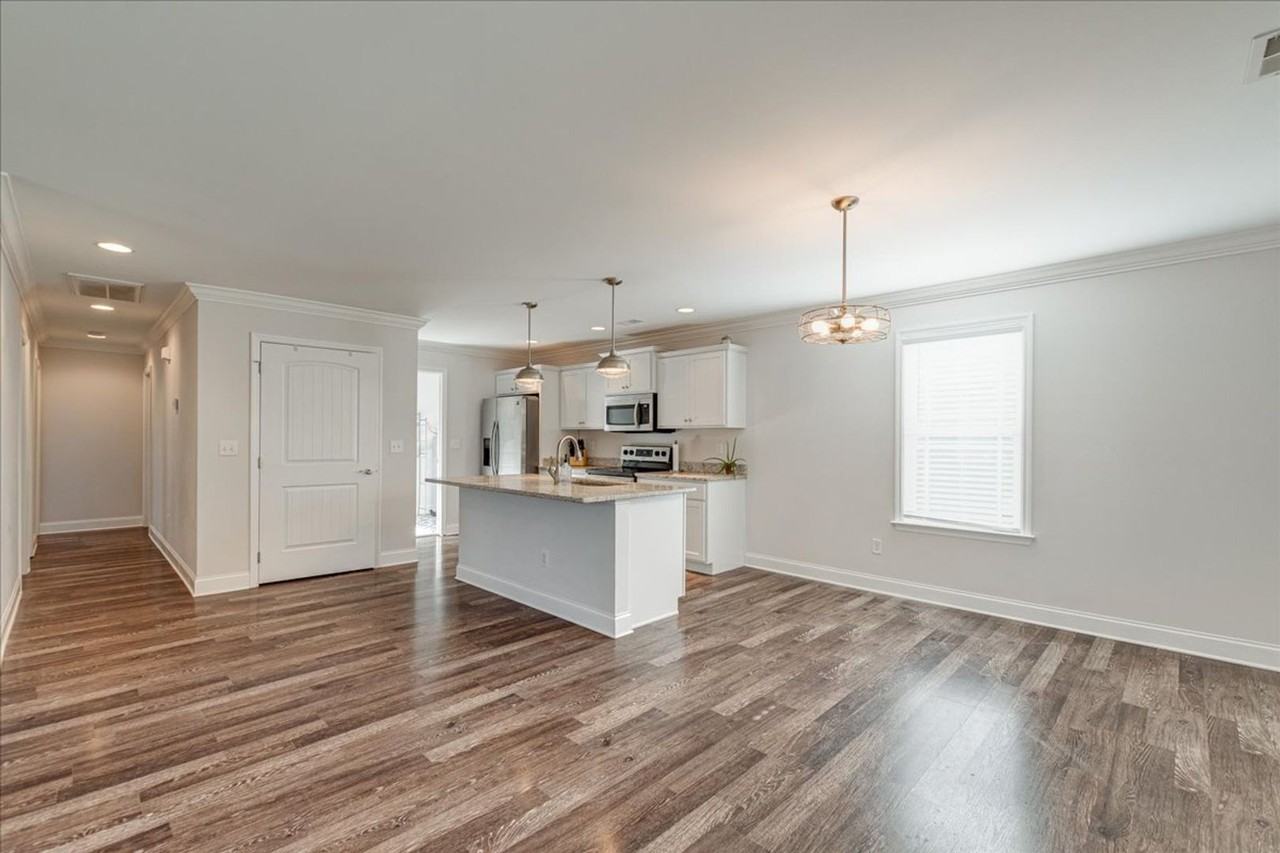 1109 Pond St Se - Photo 4 of 19
