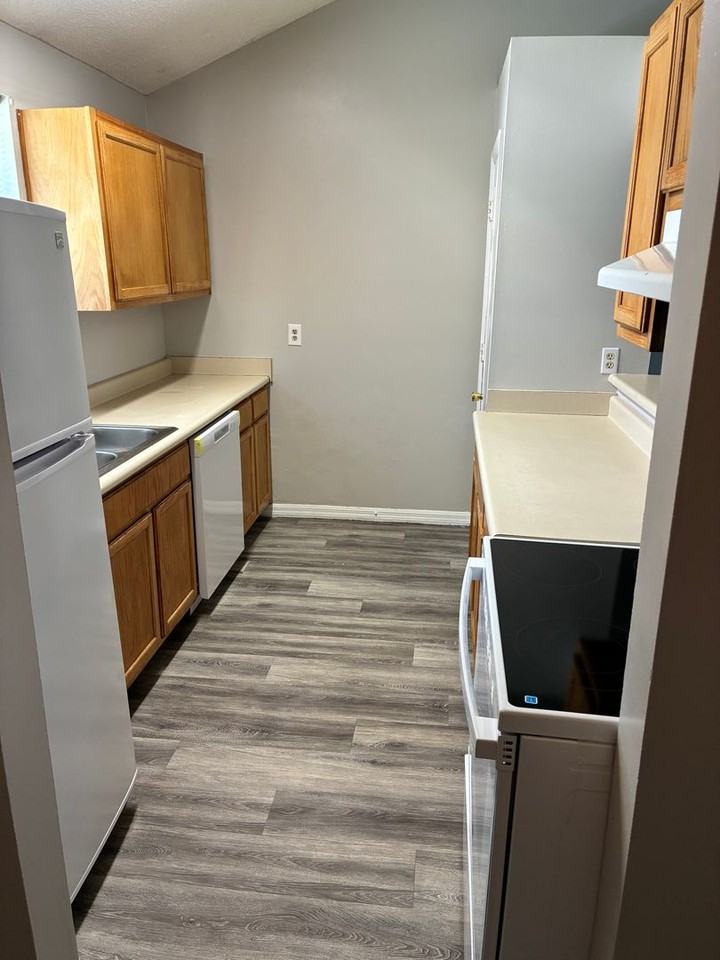 223 Madison Ave - Photo 3 of 21