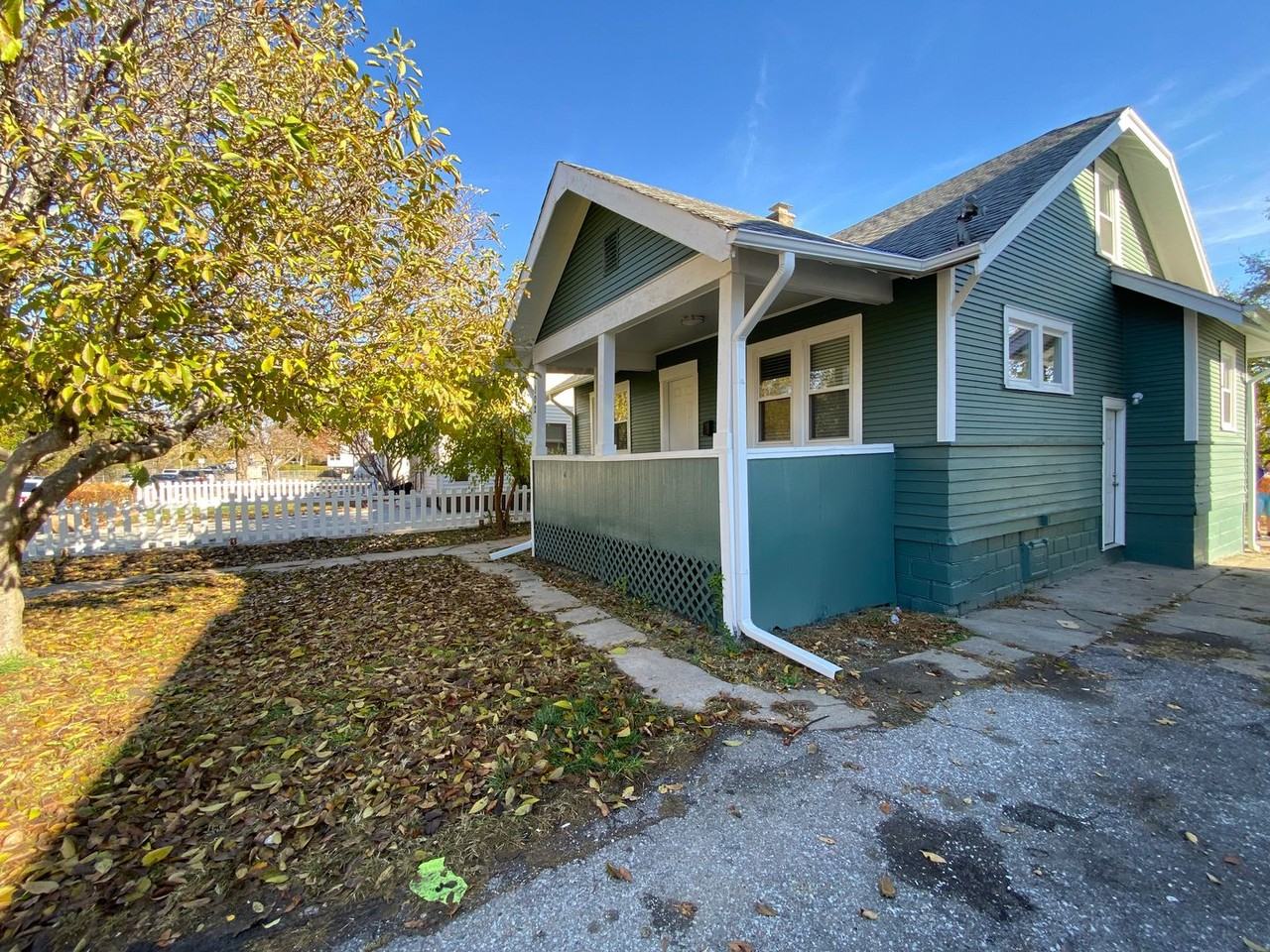1025 S 28th St - Photo 2 of 18