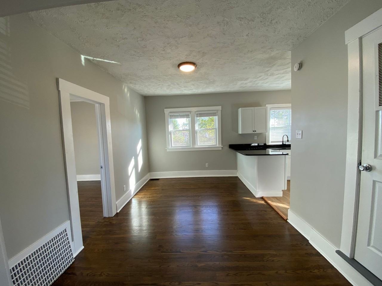 1025 S 28th St - Photo 6 of 18