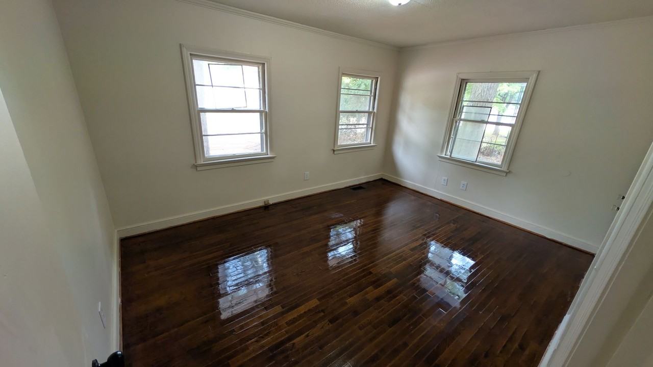 1504 Hyman Ave - Photo 2 of 8