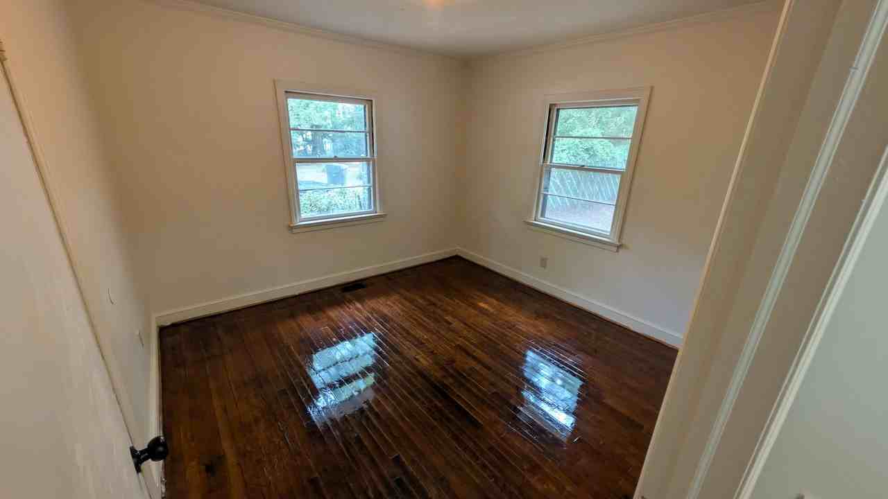 1504 Hyman Ave - Photo 3 of 8