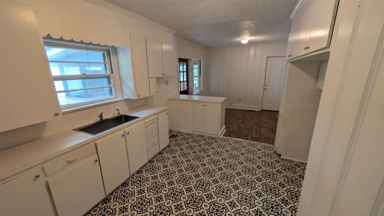 1504 Hyman Ave - Photo 5 of 8
