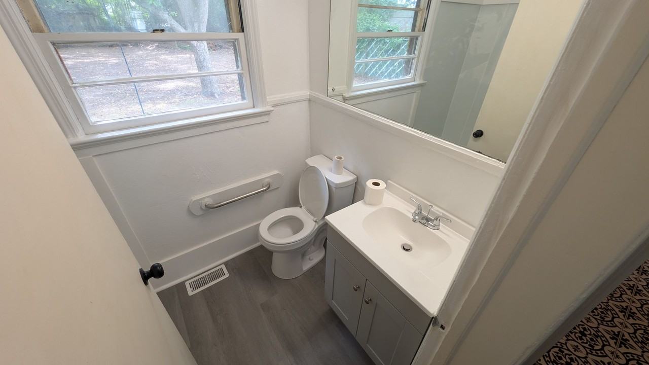 1504 Hyman Ave - Photo 7 of 8