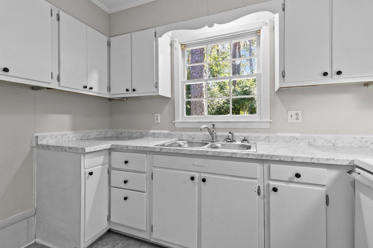 7505 Crown Ave - Photo 2 of 23