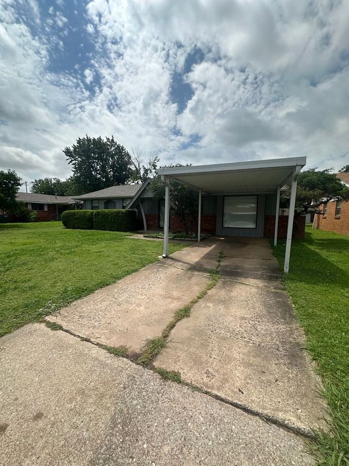 4844 Woodview Dr - Photo 3 of 50