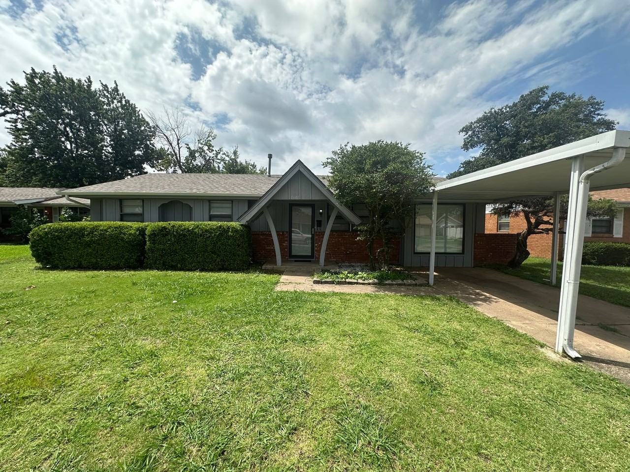 4844 Woodview Dr - Photo 4 of 50