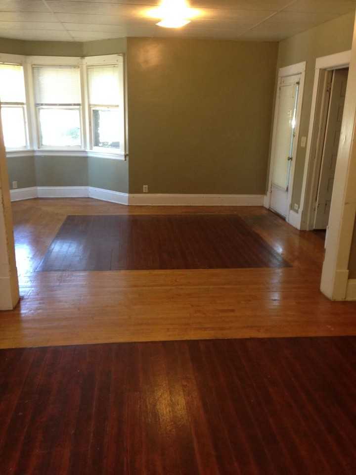 308 4th St Se - Photo 4 of 9