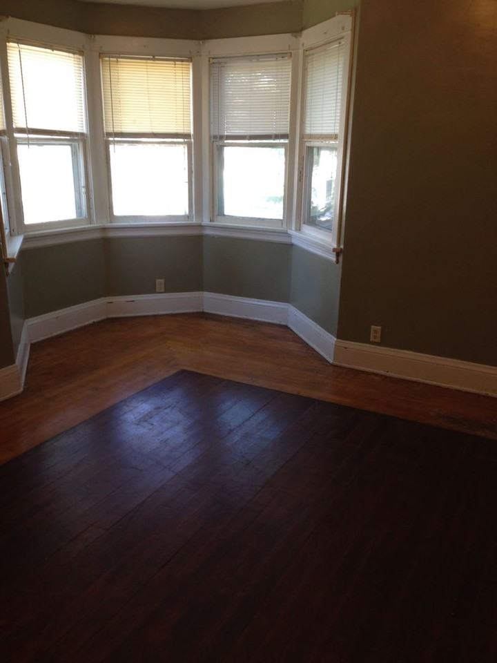 308 4th St Se - Photo 5 of 9