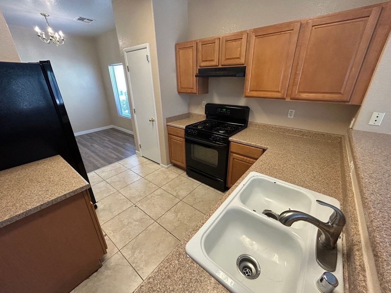 1611 Lefty Garcia Way - Photo 6 of 39
