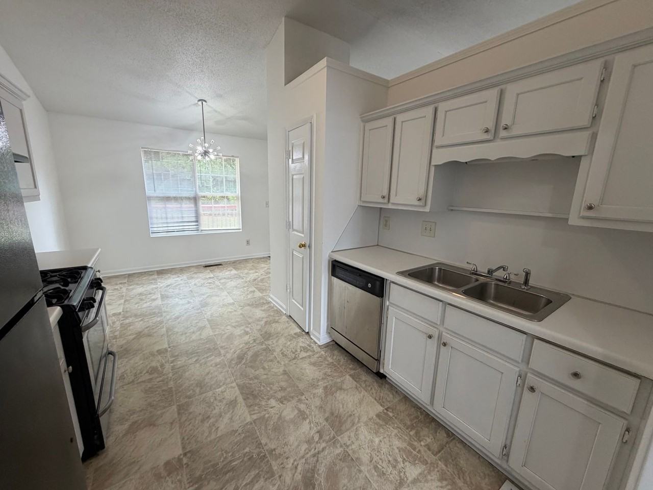 1613 Fort Perry Way - Photo 6 of 22