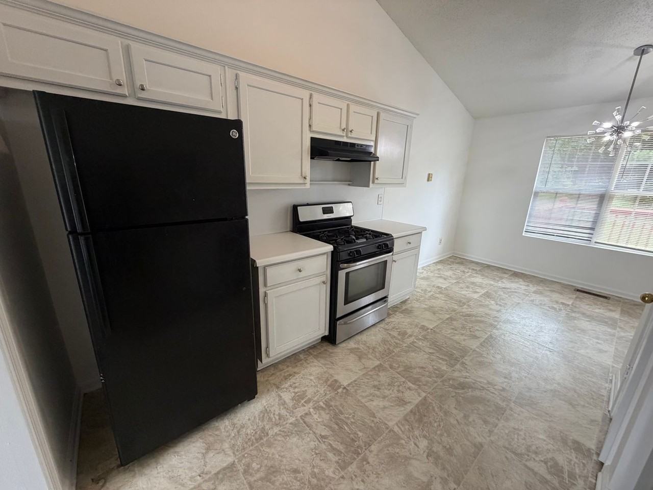 1613 Fort Perry Way - Photo 7 of 22