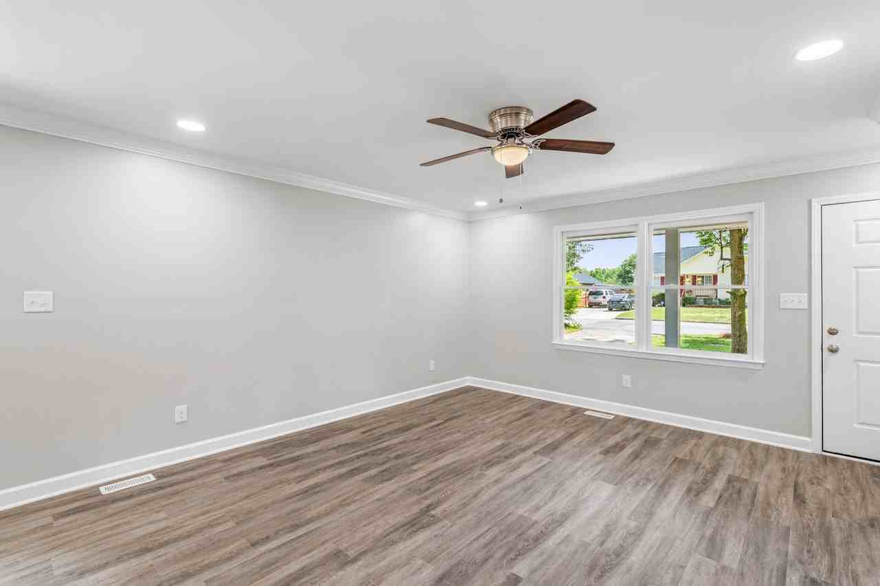 4120 Elmyra Dr - Photo 5 of 35