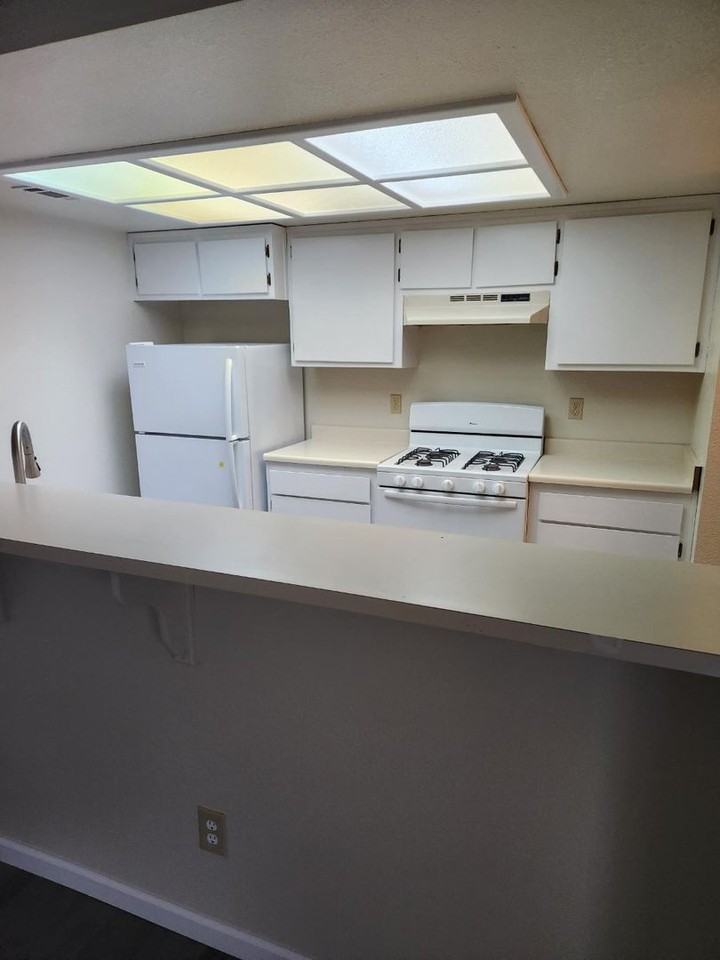 2339 Ferry St - Photo 4 of 14
