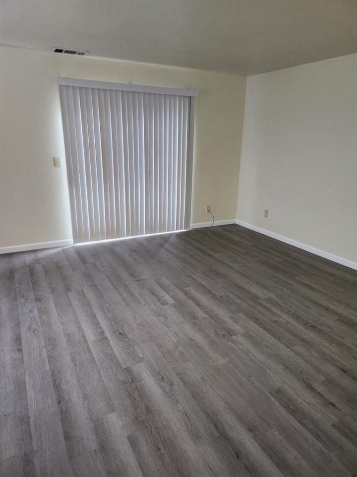 2339 Ferry St - Photo 6 of 14