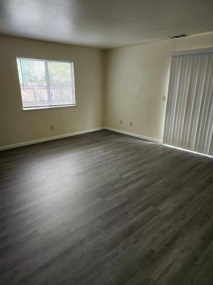 2339 Ferry St - Photo 7 of 14