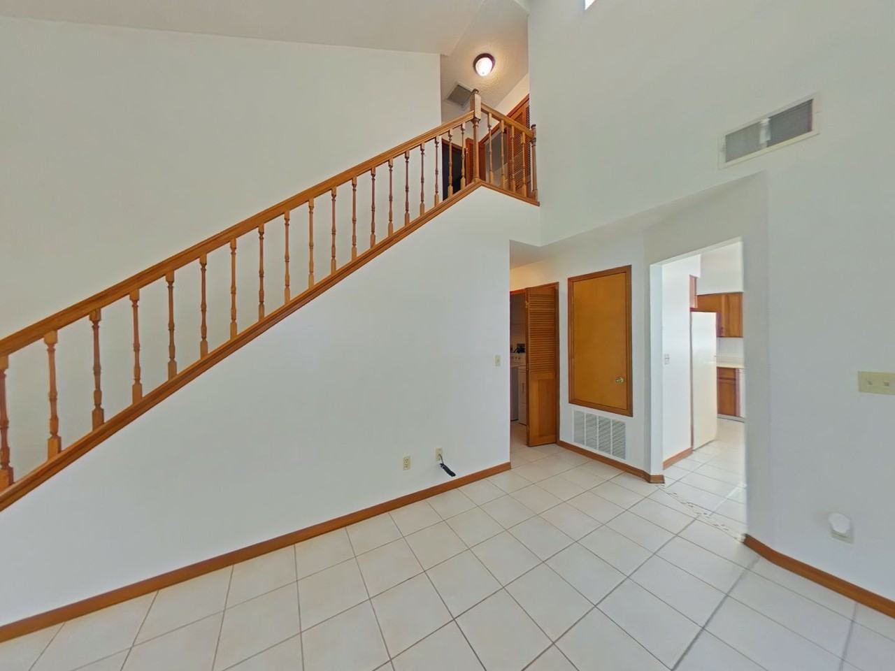 1423 Disston Ave - Photo 4 of 24
