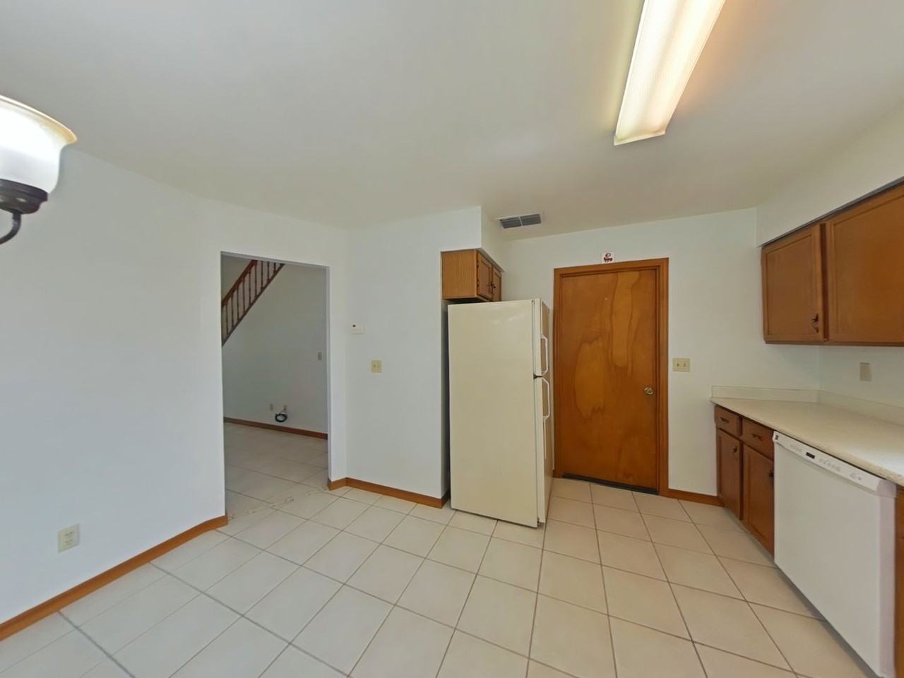 1423 Disston Ave - Photo 5 of 24