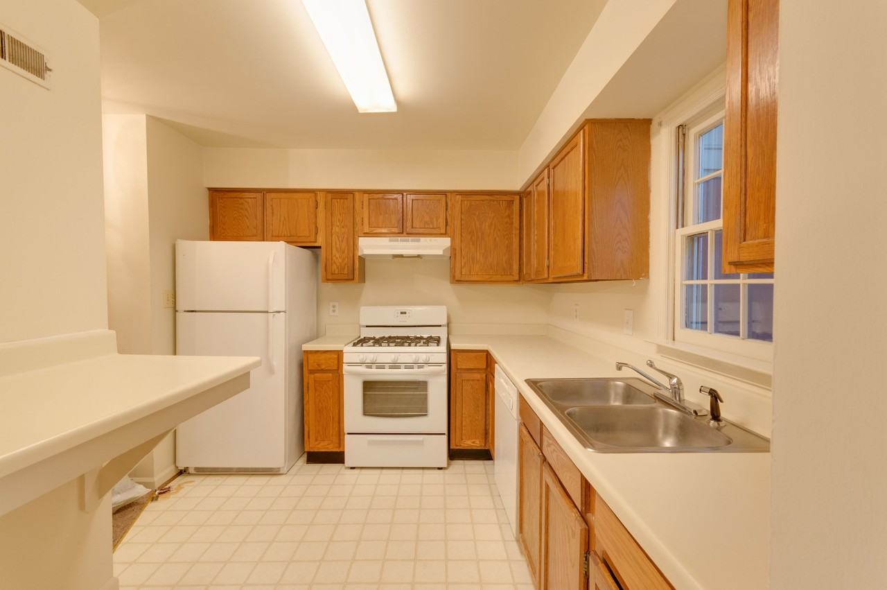 1402 Minor Ridge Ct - Photo 3 of 19