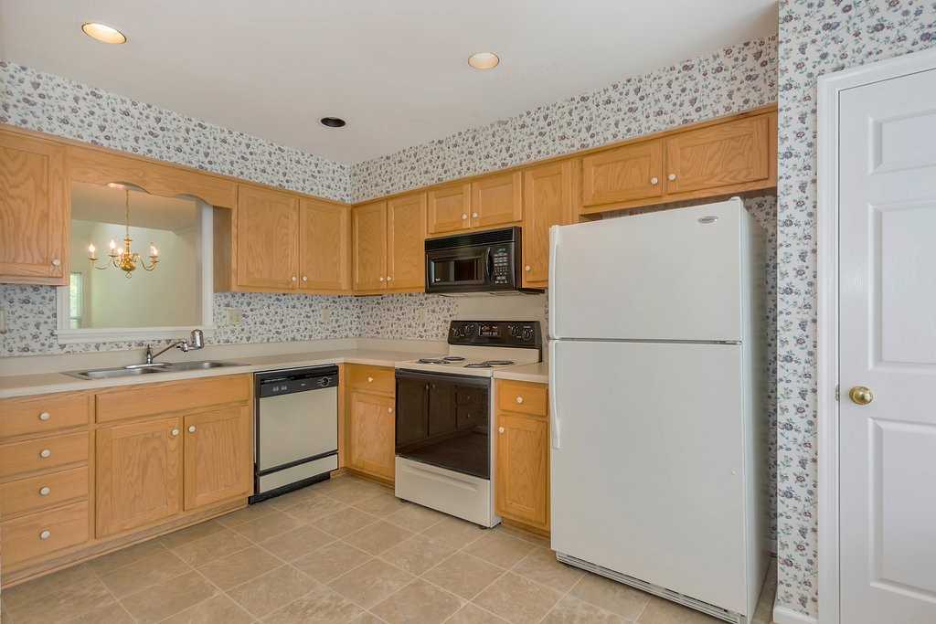 1482 Ashland Dr - Photo 5 of 21