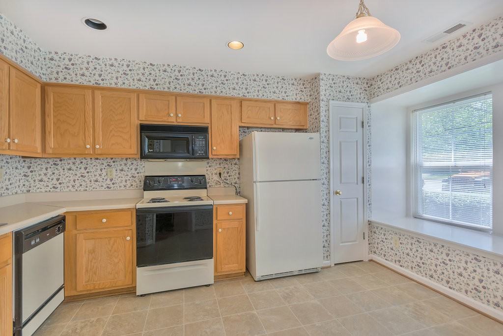 1482 Ashland Dr - Photo 6 of 21
