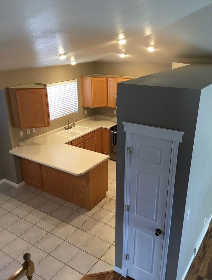 1010 N 3575 W - Photo 4 of 16