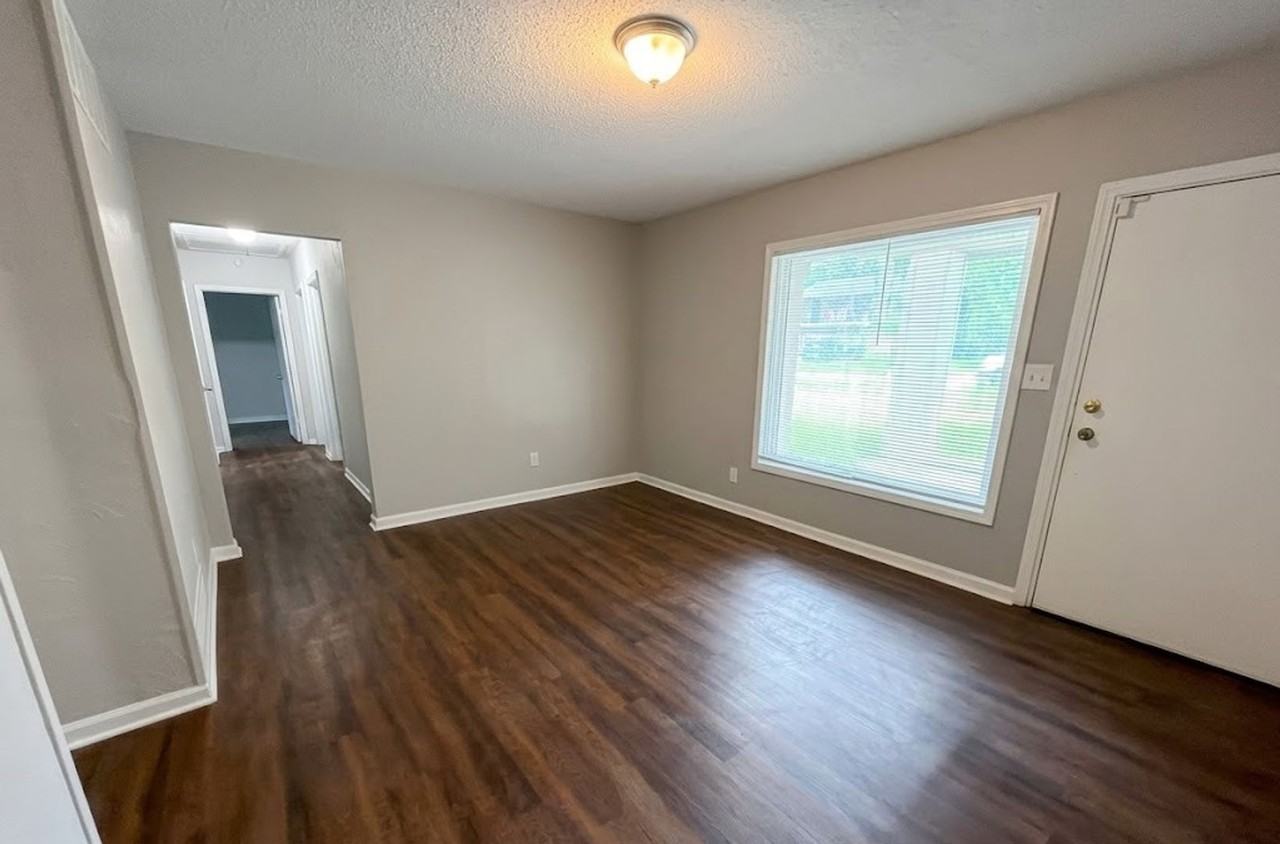 1502 Rolling Hills Dr - Photo 2 of 17