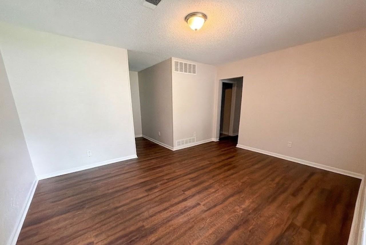 1502 Rolling Hills Dr - Photo 3 of 17