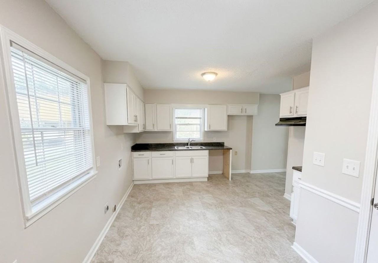 1502 Rolling Hills Dr - Photo 4 of 17