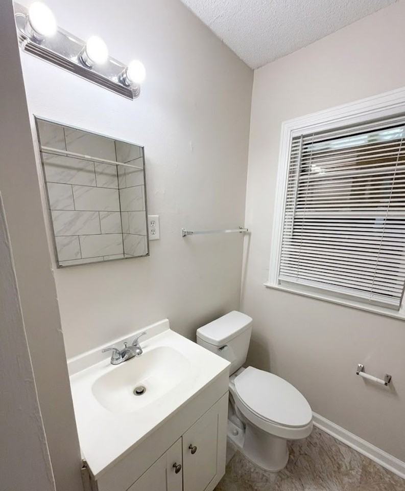 1502 Rolling Hills Dr - Photo 5 of 17