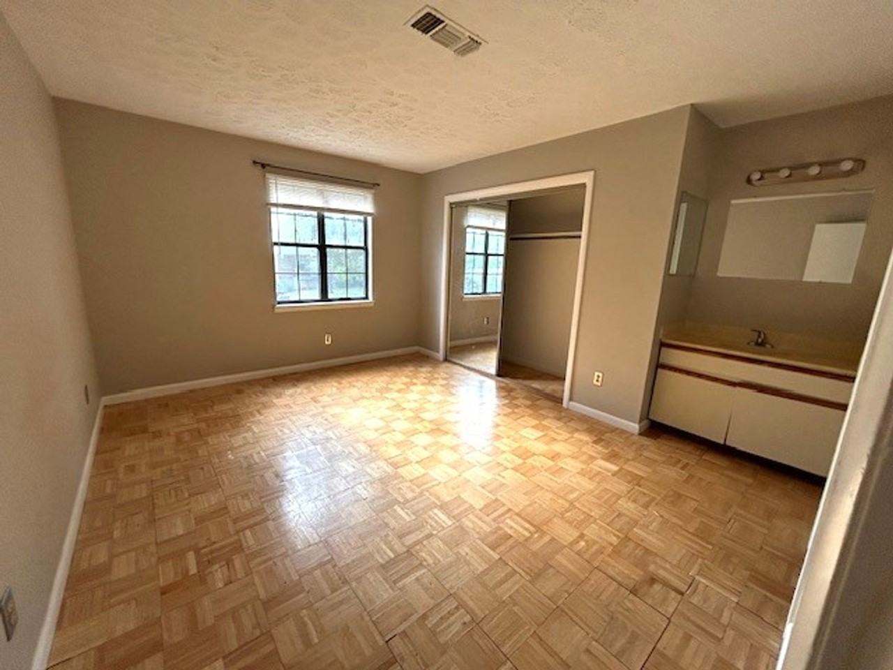 5163 Hunters Point Ln - Photo 5 of 13