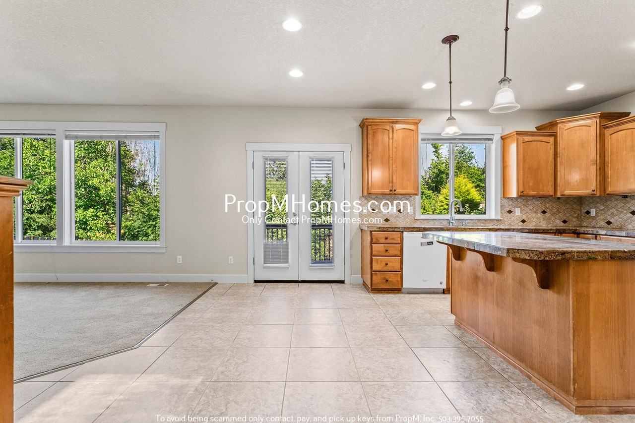 14798 Sw 76th Ave - Photo 3 of 34
