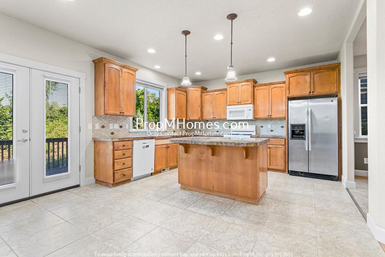 14798 Sw 76th Ave - Photo 5 of 34