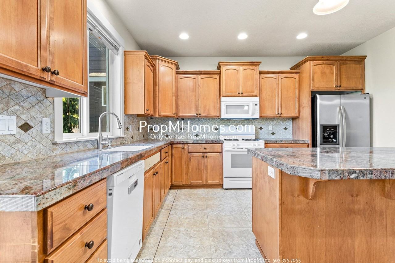 14798 Sw 76th Ave - Photo 6 of 34