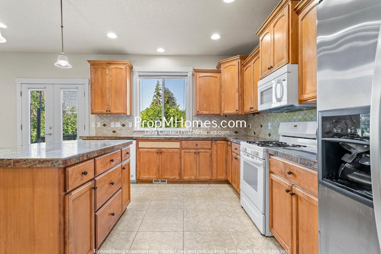 14798 Sw 76th Ave - Photo 7 of 34