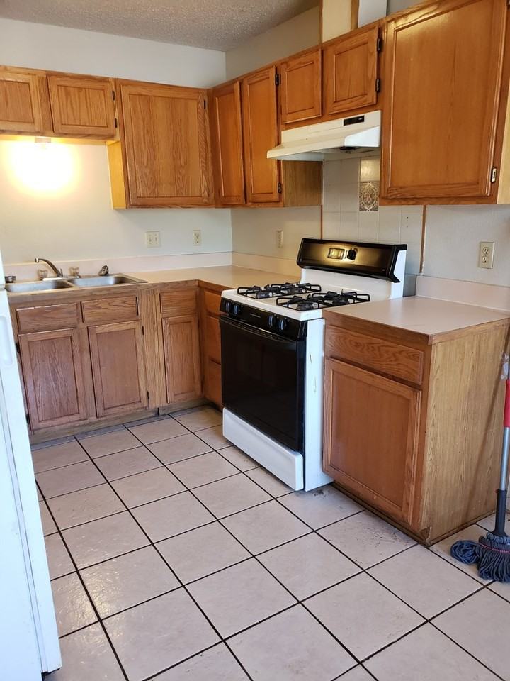 1105 Marcial Cir - Photo 3 of 4