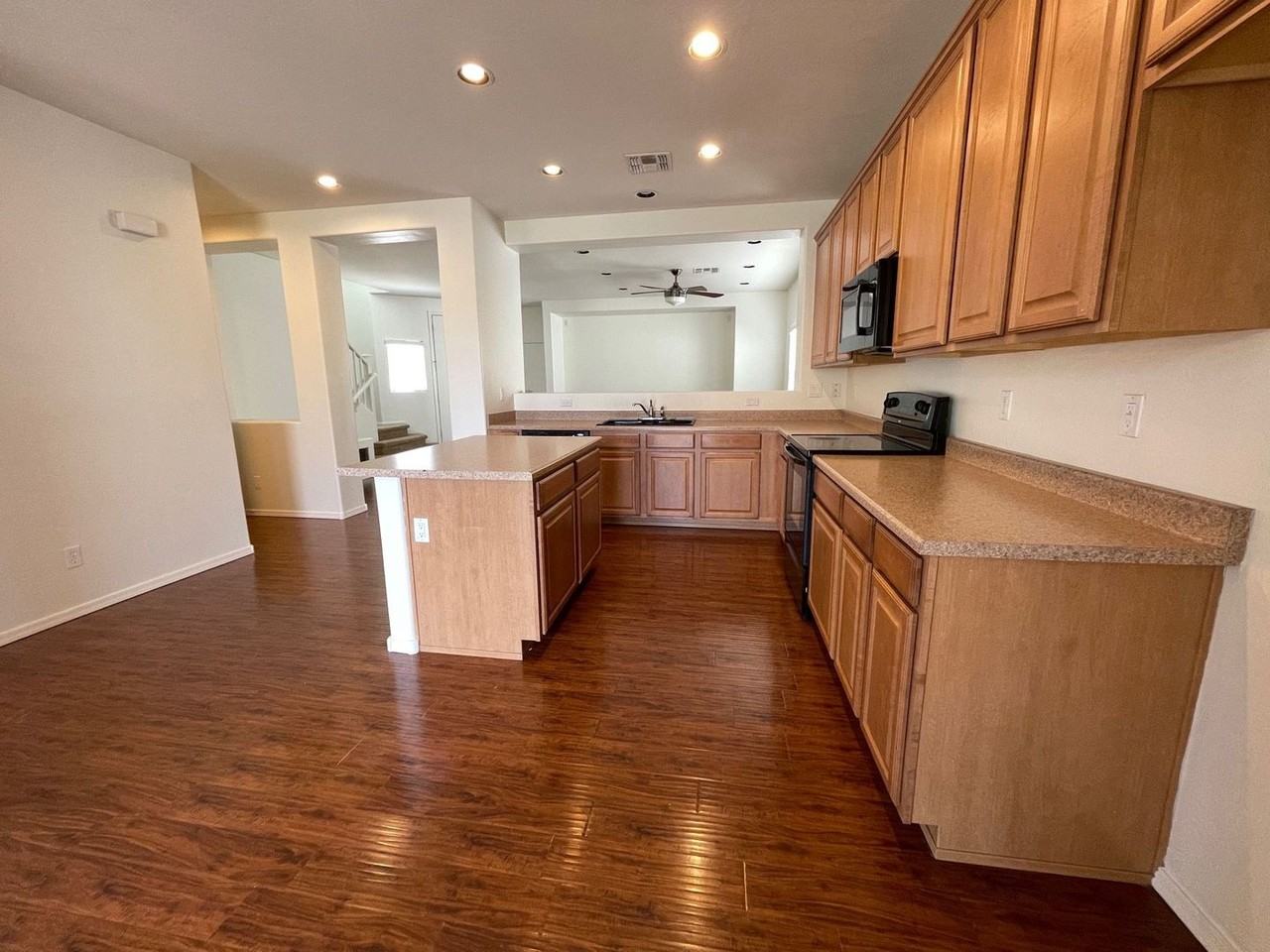 18235 N Alicia Ct - Photo 4 of 23