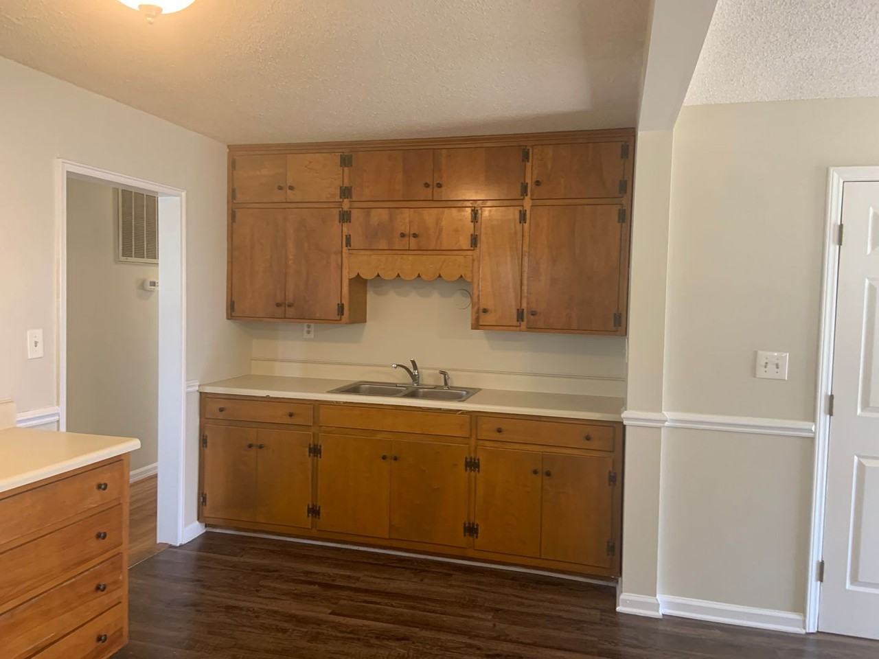 2505 Yanceyville St - Photo 4 of 12