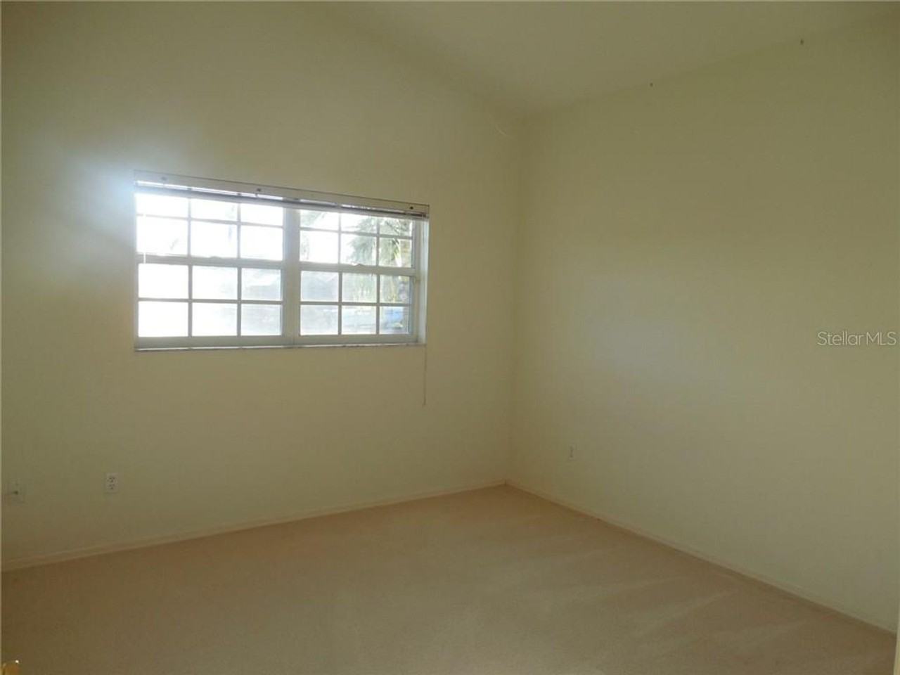 3393 Tripoli Blvd - Photo 4 of 16
