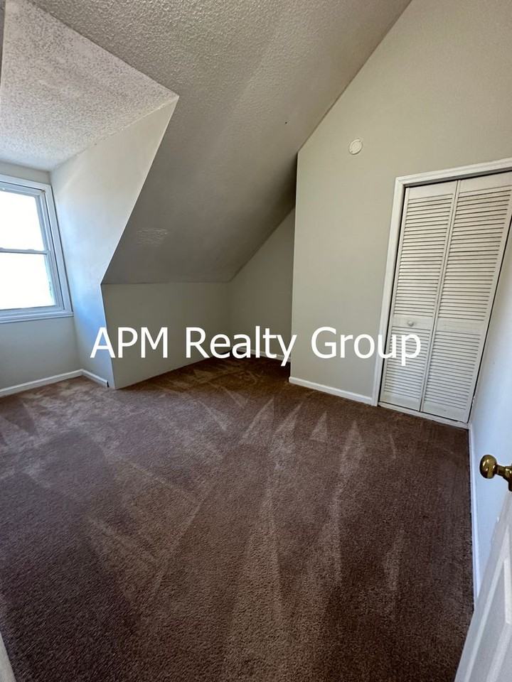 228 Gusty Ln - Photo 2 of 8
