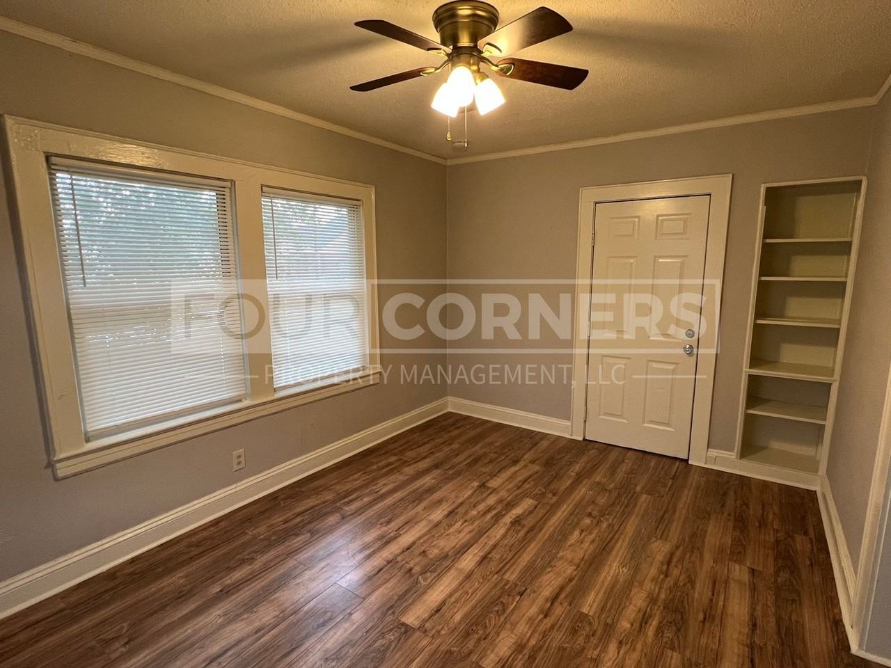 305 Fife St - Photo 2 of 7