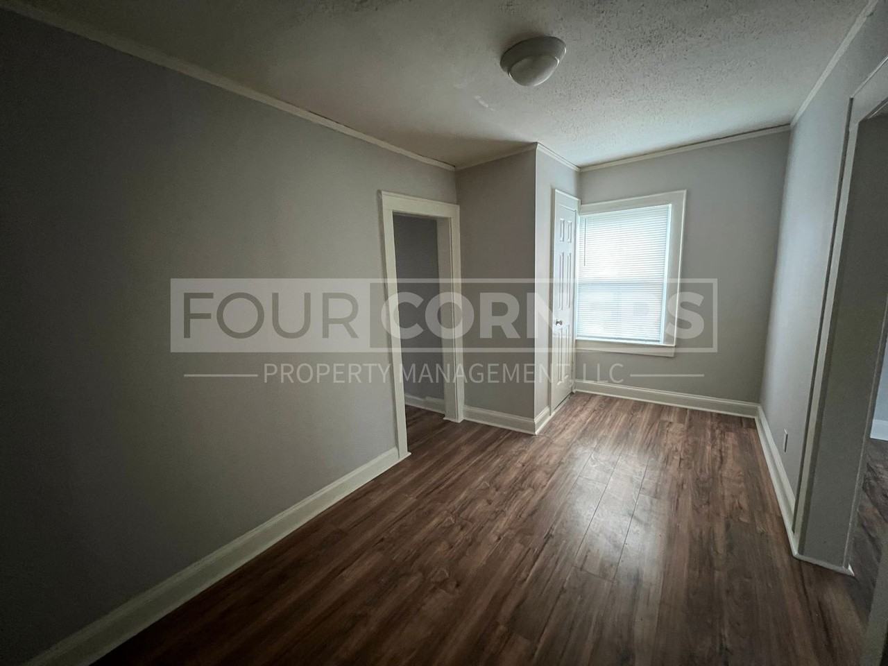 305 Fife St - Photo 4 of 7