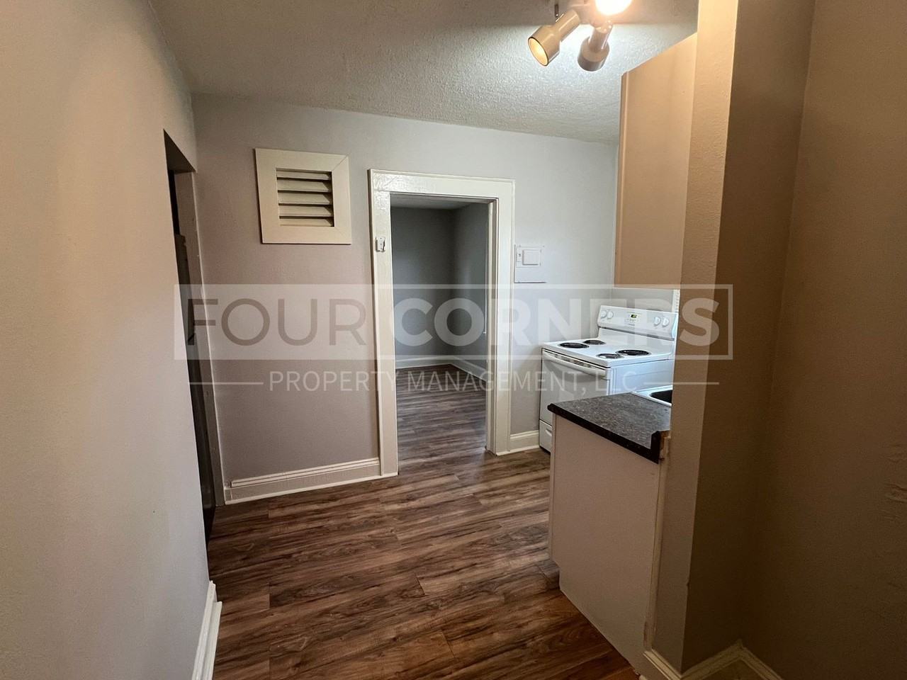 305 Fife St - Photo 5 of 7