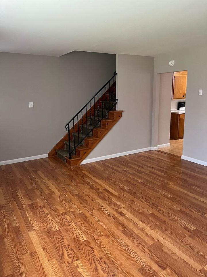 207 S Beech St - Photo 4 of 16