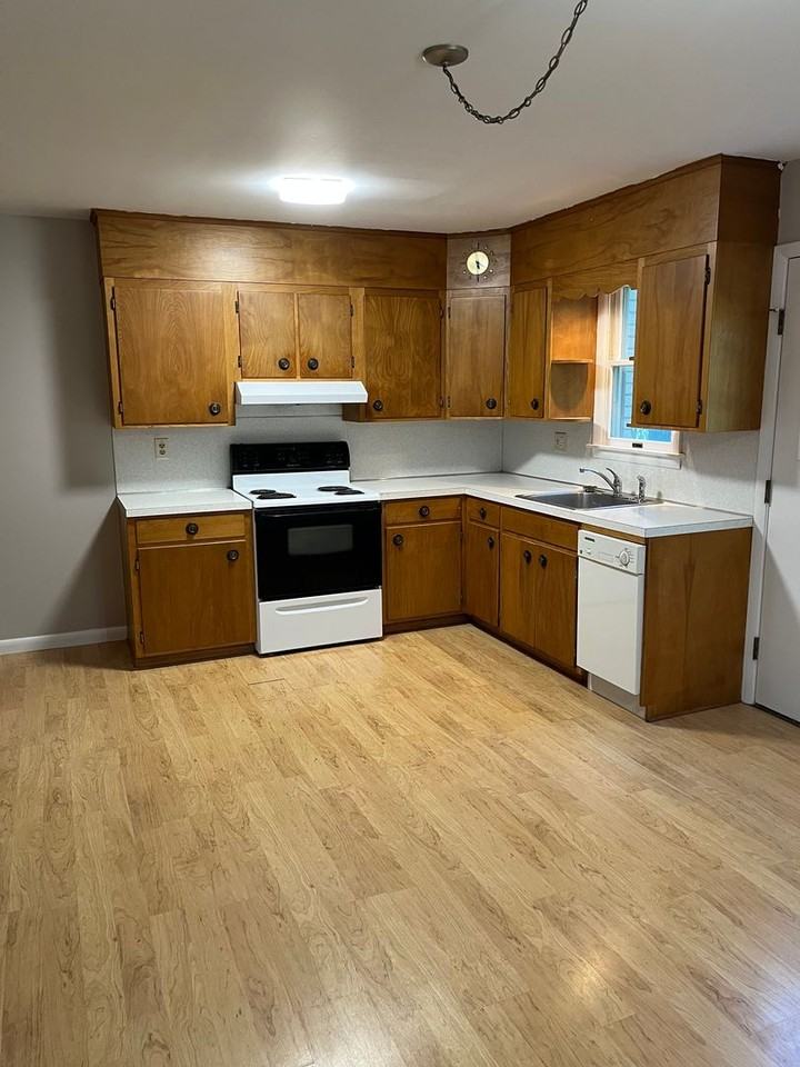 207 S Beech St - Photo 5 of 16