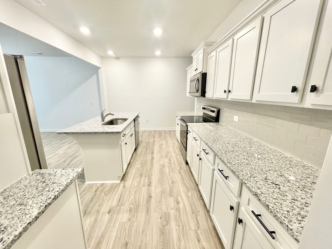 121 Gaelic Dr - Photo 6 of 16
