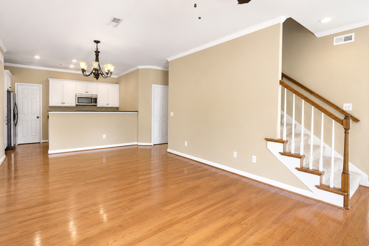 899 Magnolia Ct - Photo 3 of 30